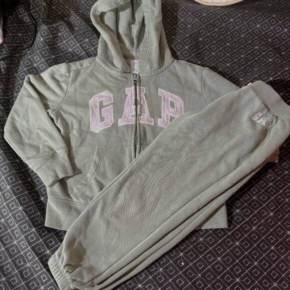 Cozy Winter Bundle Alert! Gap Kids Size 6-7 - Picture 4 of 5